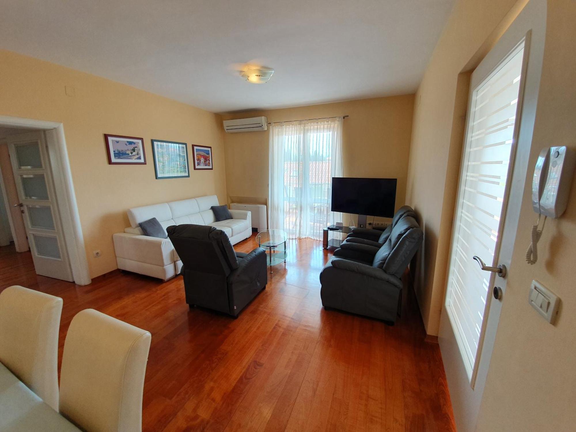 Laus Apartment
